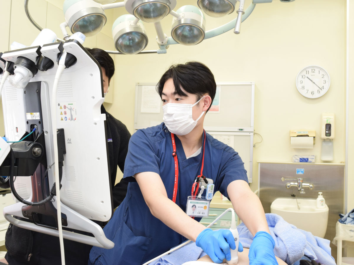 救急外来でファーストタッチができる